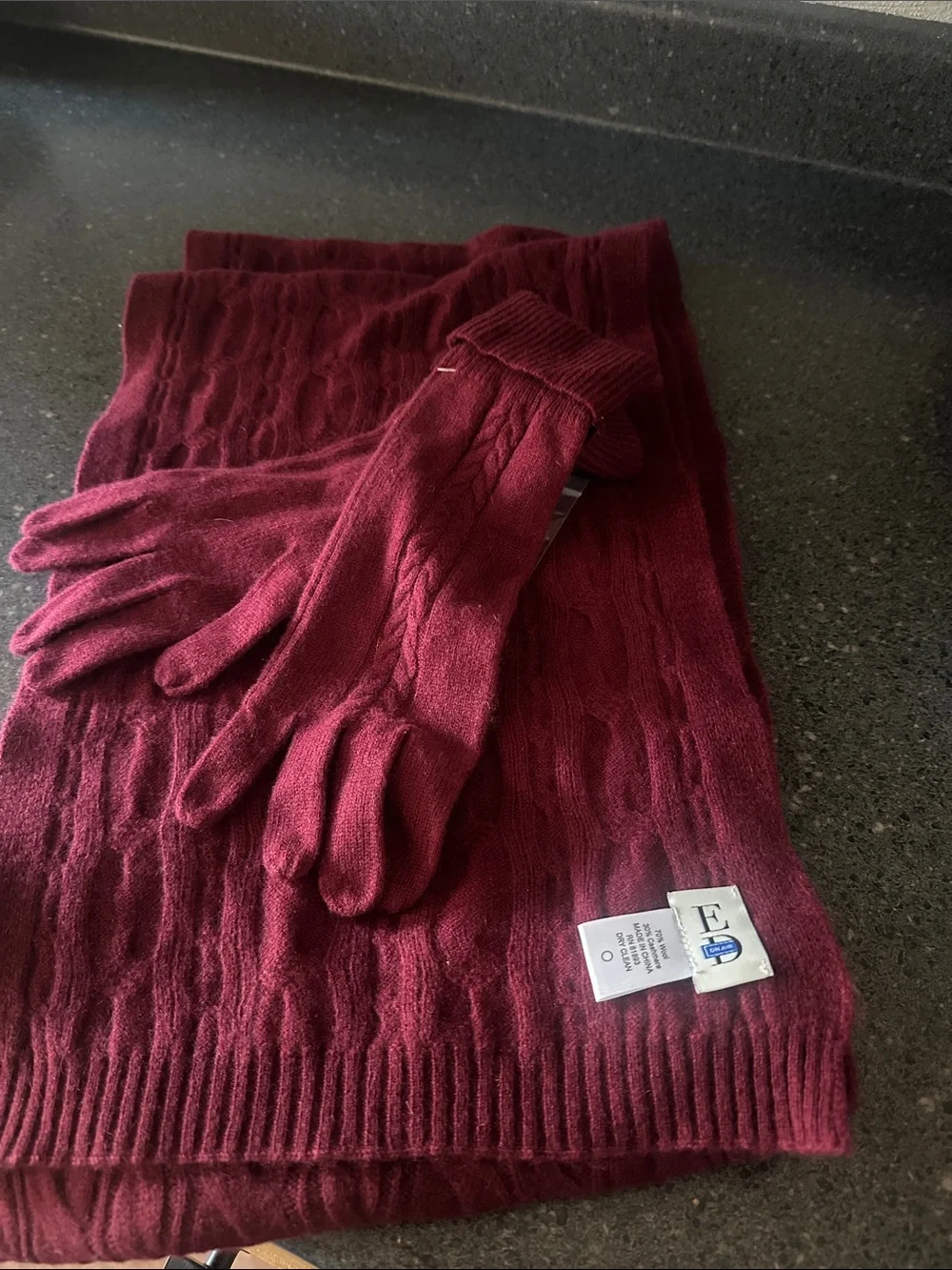 Unbranded Burgundy Cable-Knit Scarf and Matching Gloves Set